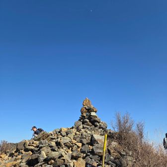 …あのケルンの上が最高峰かも⁉️😄
