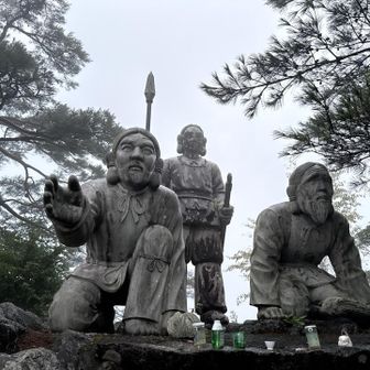 山頂プレートみあたらず