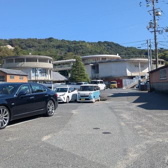 駐車場がいっぱいになってました。