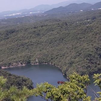 東大岩ヶ岳からの景色

眼下には.ハート♡型の貯水池‥写真では♡に撮れていなかったー🤣
