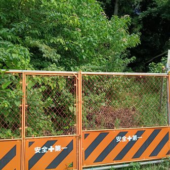 この山道、YAMAP地図では特段コメントありませんでしたが、封鎖されています

地図ではこちらの山道の方がショートカットなので少し探しましたんですが...