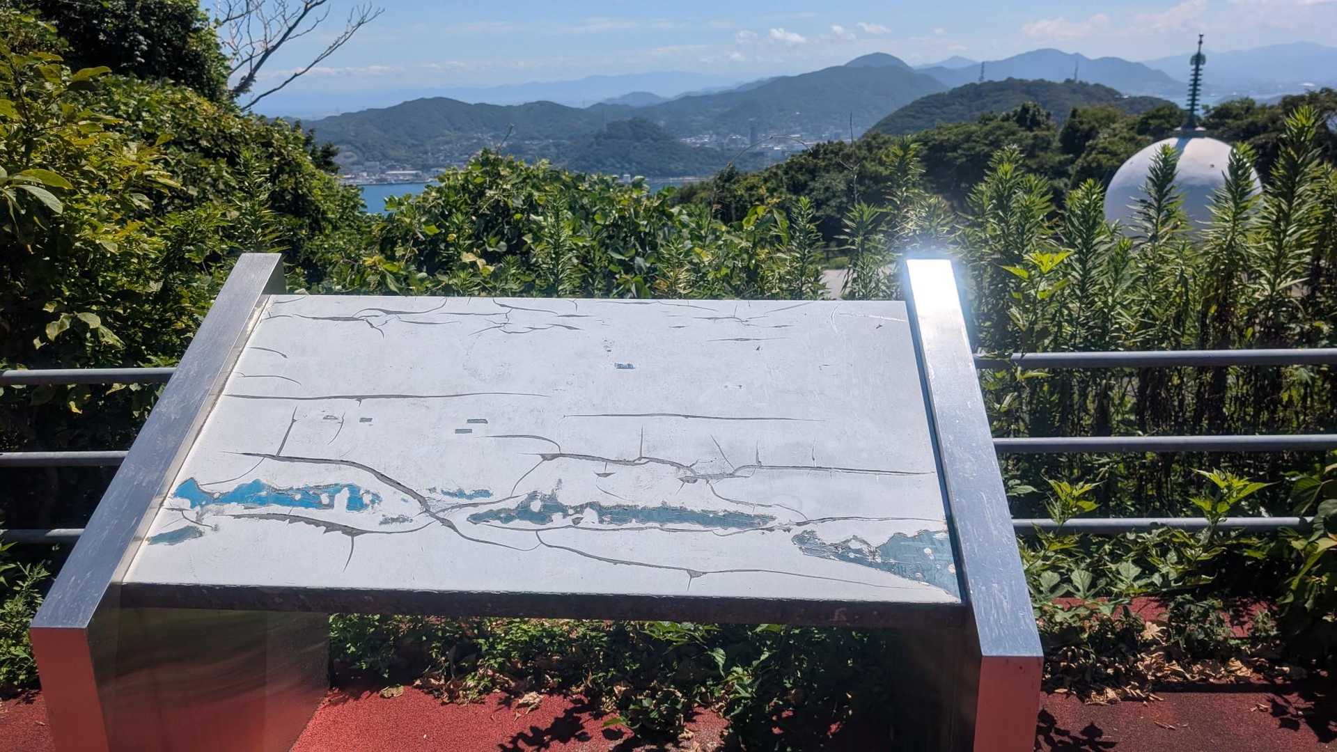 霊鷲山山頂　此の説明看板辺りがピークデスネ❗️