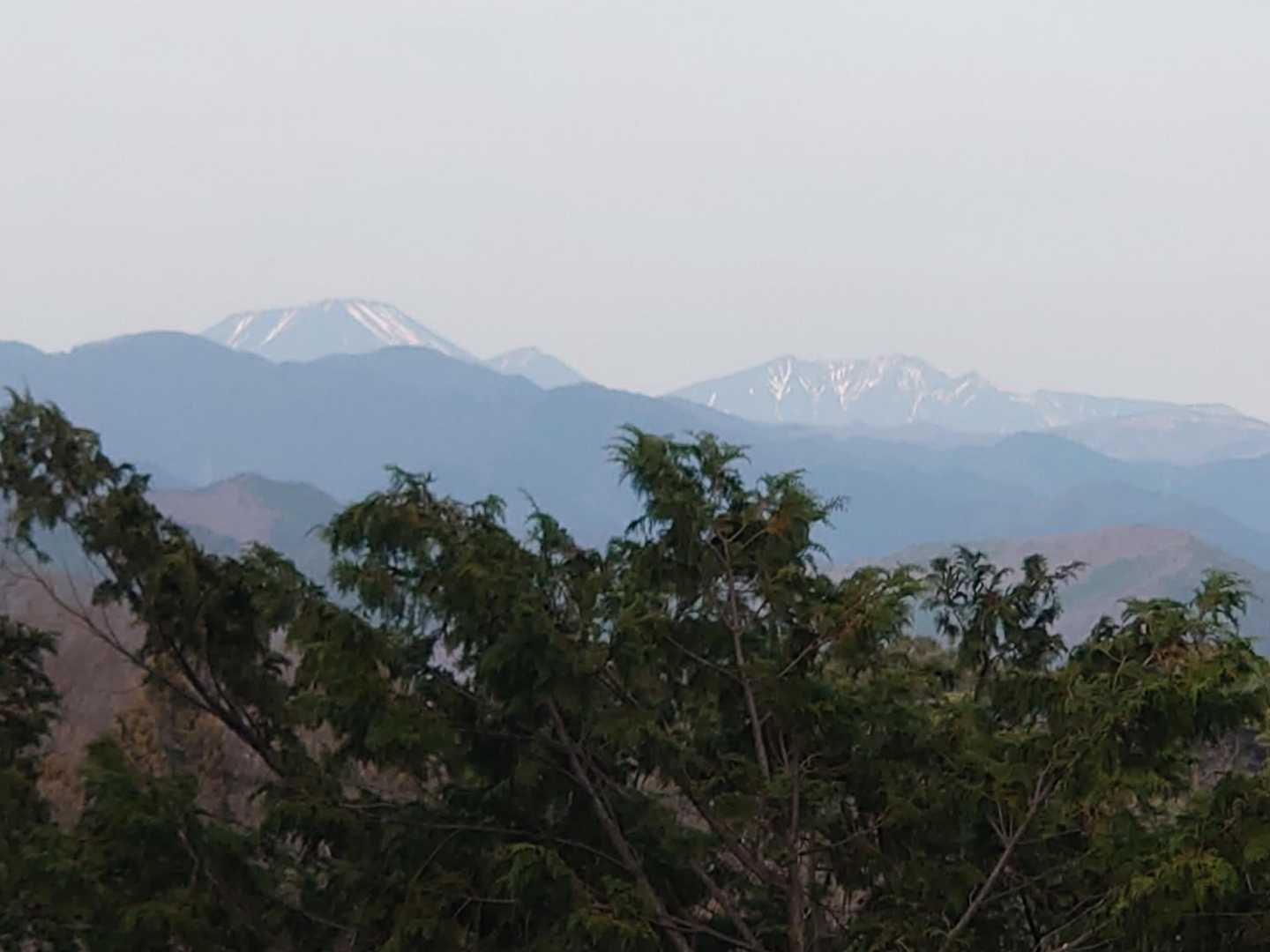 男体山と女峰山