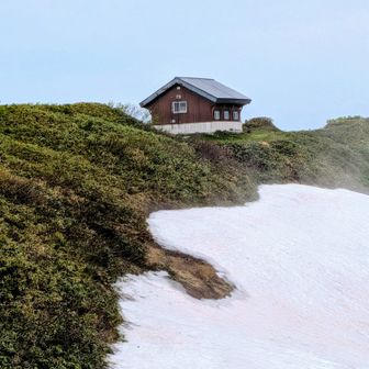 避難小屋へ