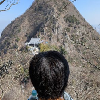 どーん❣️
後頭部ごしの我拝師山⛰️