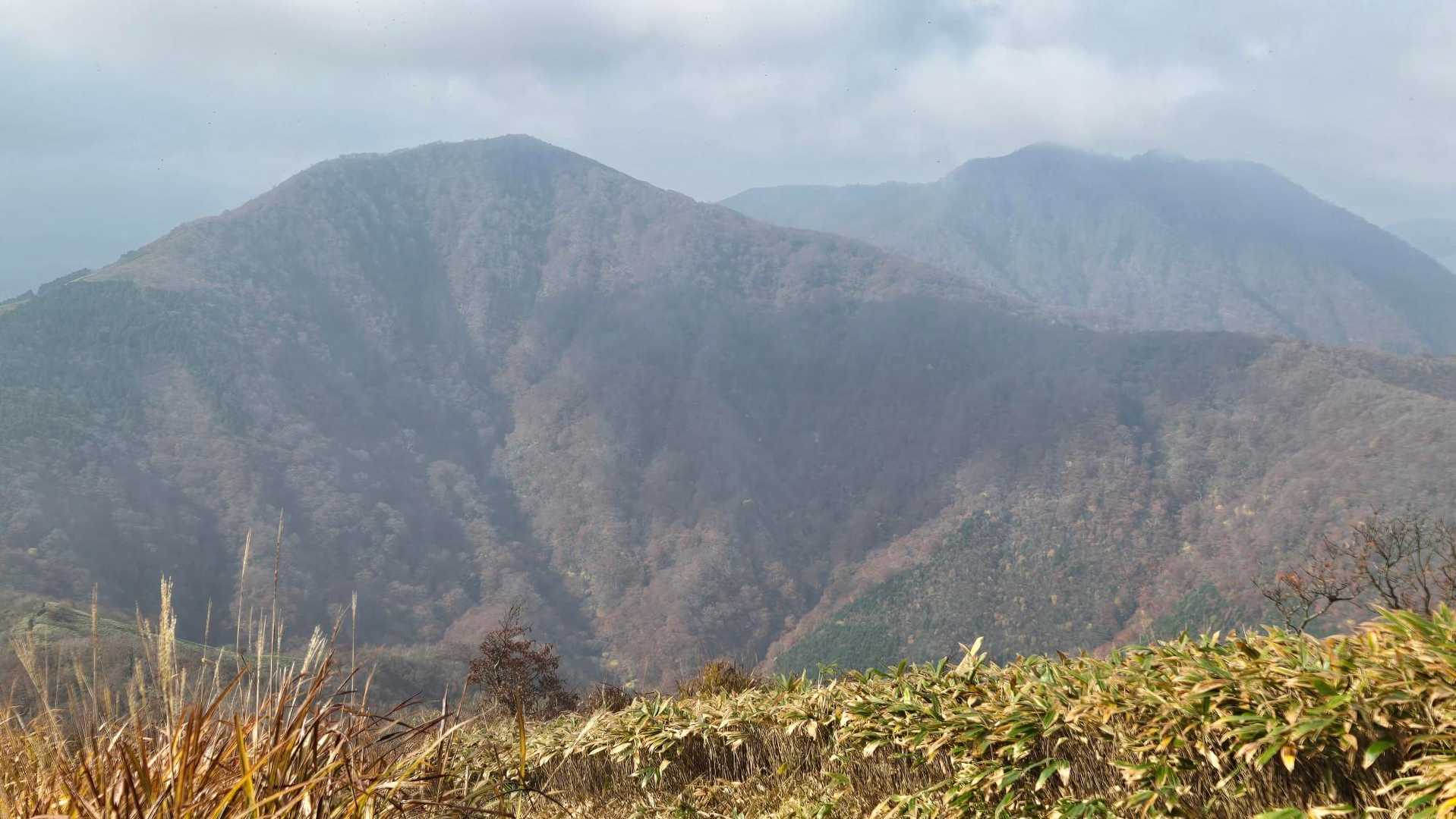 向こうに中蒜山、上蒜山が見えます⛰️
