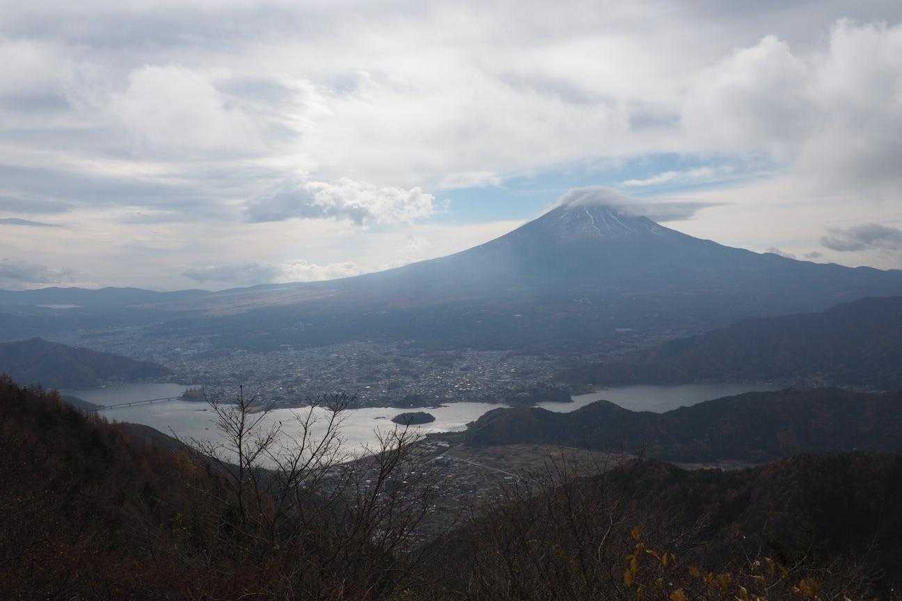 御坂山登山口-御坂峠-カネ山-御坂山-観音平山-旧御坂峠- 縦走コースの写真