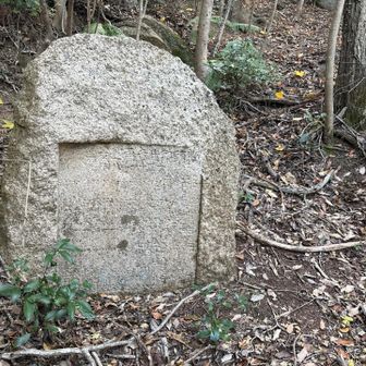 馬頭観音の岩の奥に行ってみる。
