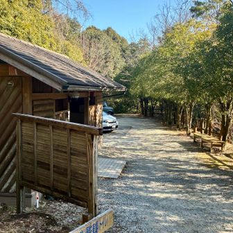 駐車場に到着！

人気の山のようで、天狗倉山や便石山では、たくさんの人と出会いました（さすがに、天狗倉山東峰や、カンカケ山、おちょぼ岩では、誰とも出会いませんでしたが）。今日は土曜日ですね。

海の見える山、新鮮でした。