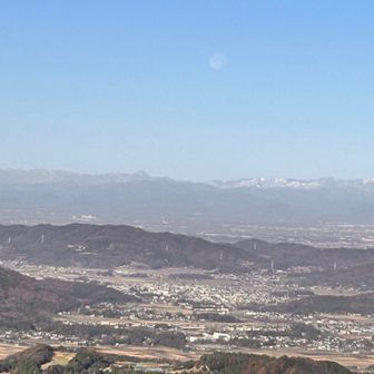 真ん中のトンガリは袈裟丸山
アカヤシオを見たくて登って以来、愛着が湧いた