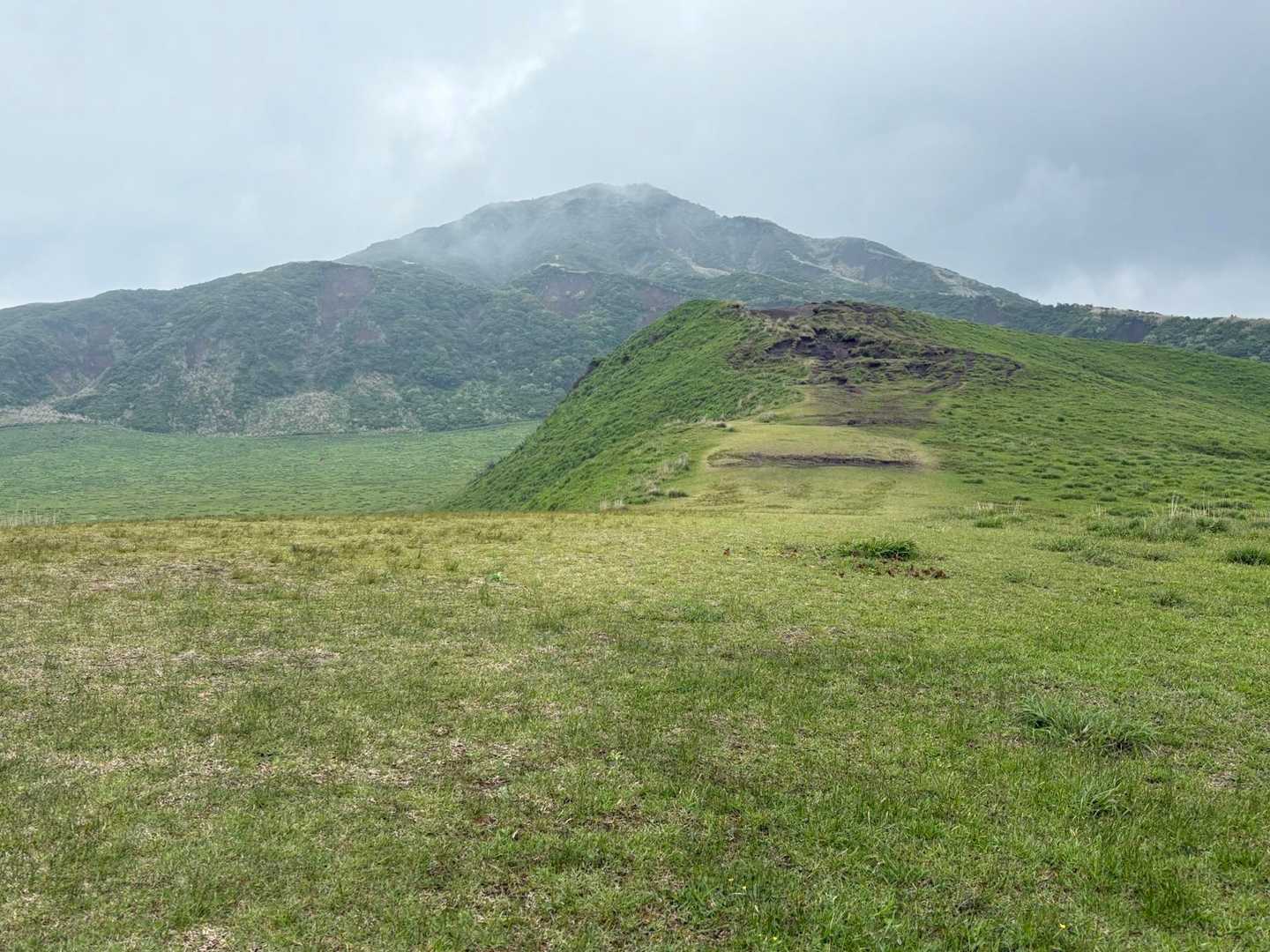 手前が最初のピーク駒立山