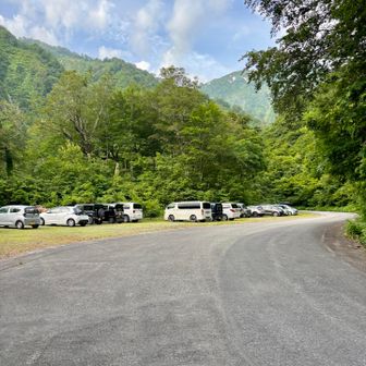 パーキングはガラガラ、20.台くらいかな