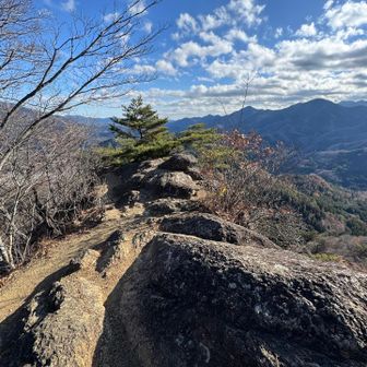 御前山は岩山です。