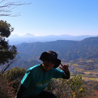 鶴見岳由布岳背景に