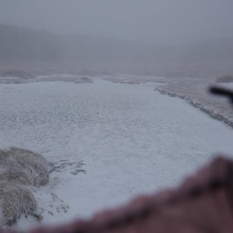 湿原に積雪で良く分からない