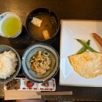 朝ごはん🍴

いんげんの素揚げが美味しかった🫛