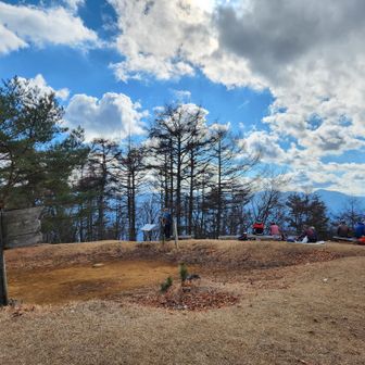 扇山はお昼時もあり賑わってました
