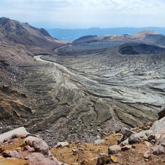 阿蘇山・高岳・根子岳 雨が降るとこういう地形ができた。