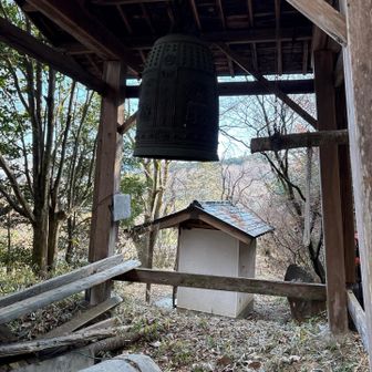 鐘を付いて登山開始(๑•̀ㅂ•́)و✧