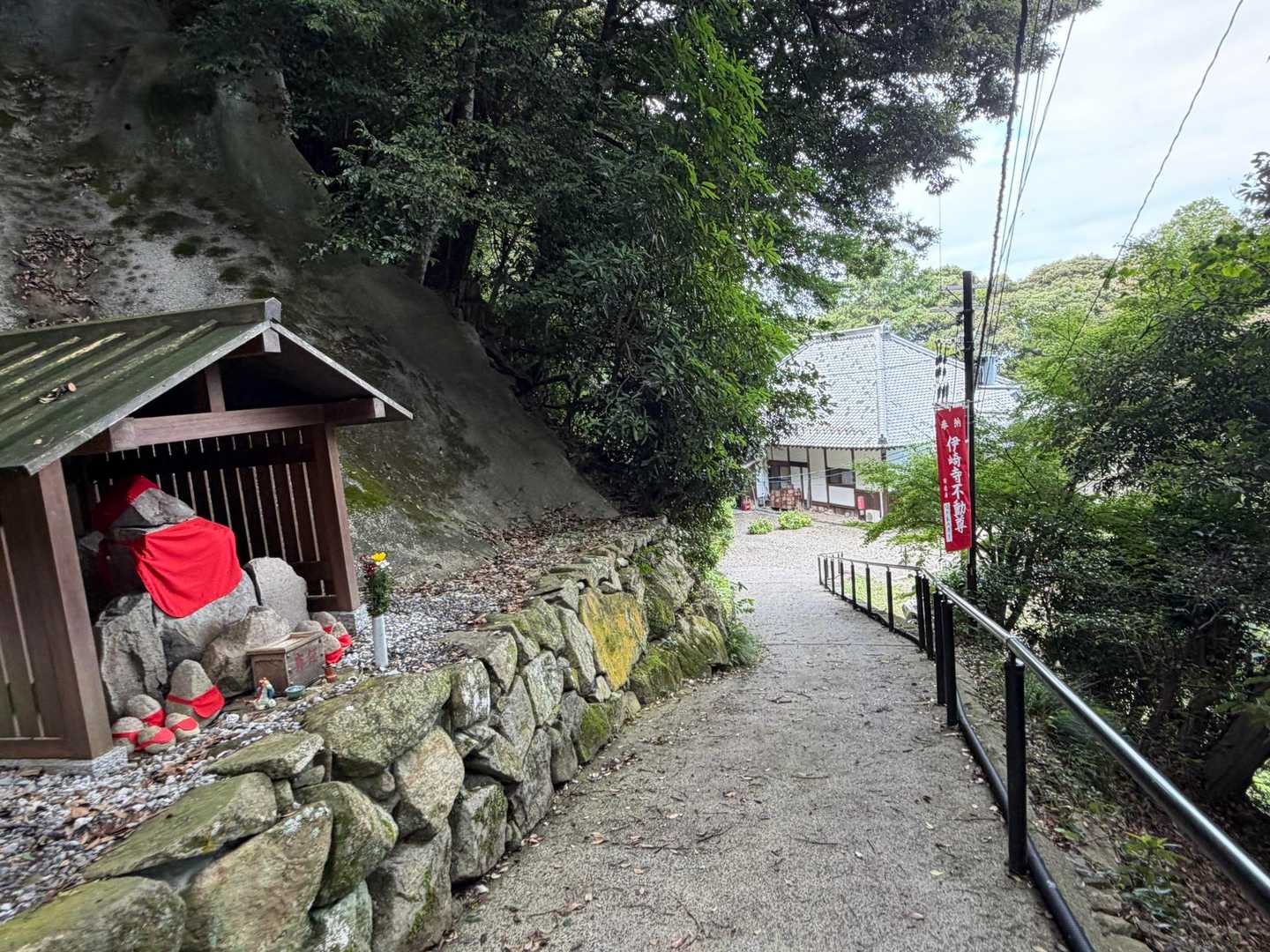 降りて

伊崎寺へ