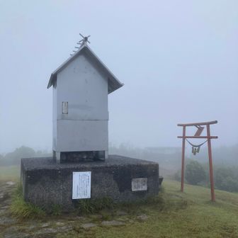 山頂は風が抜けて気持ちいい