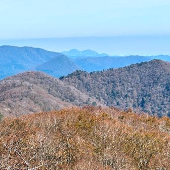 zoom  左手前が豪士山かな🤔
奥に青麻山が見える。