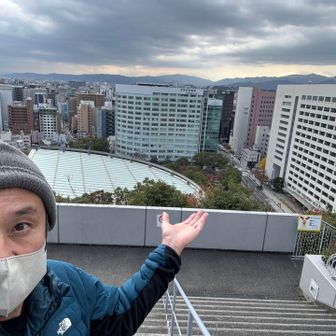 屋上庭園は土日のみ開放のため
庭園入口の扉の前で自撮り。