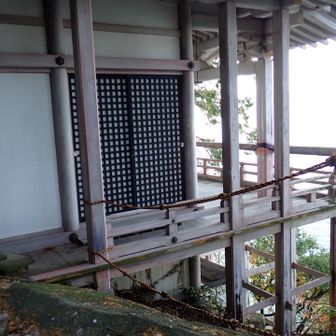 棹飛堂
伊崎寺で毎年8月1日の千日会に行われる棹飛び