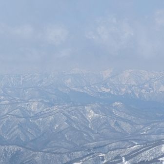 飯豊連峰をズーム