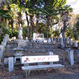 高草山西峰には立派な慰霊碑がありました🙏