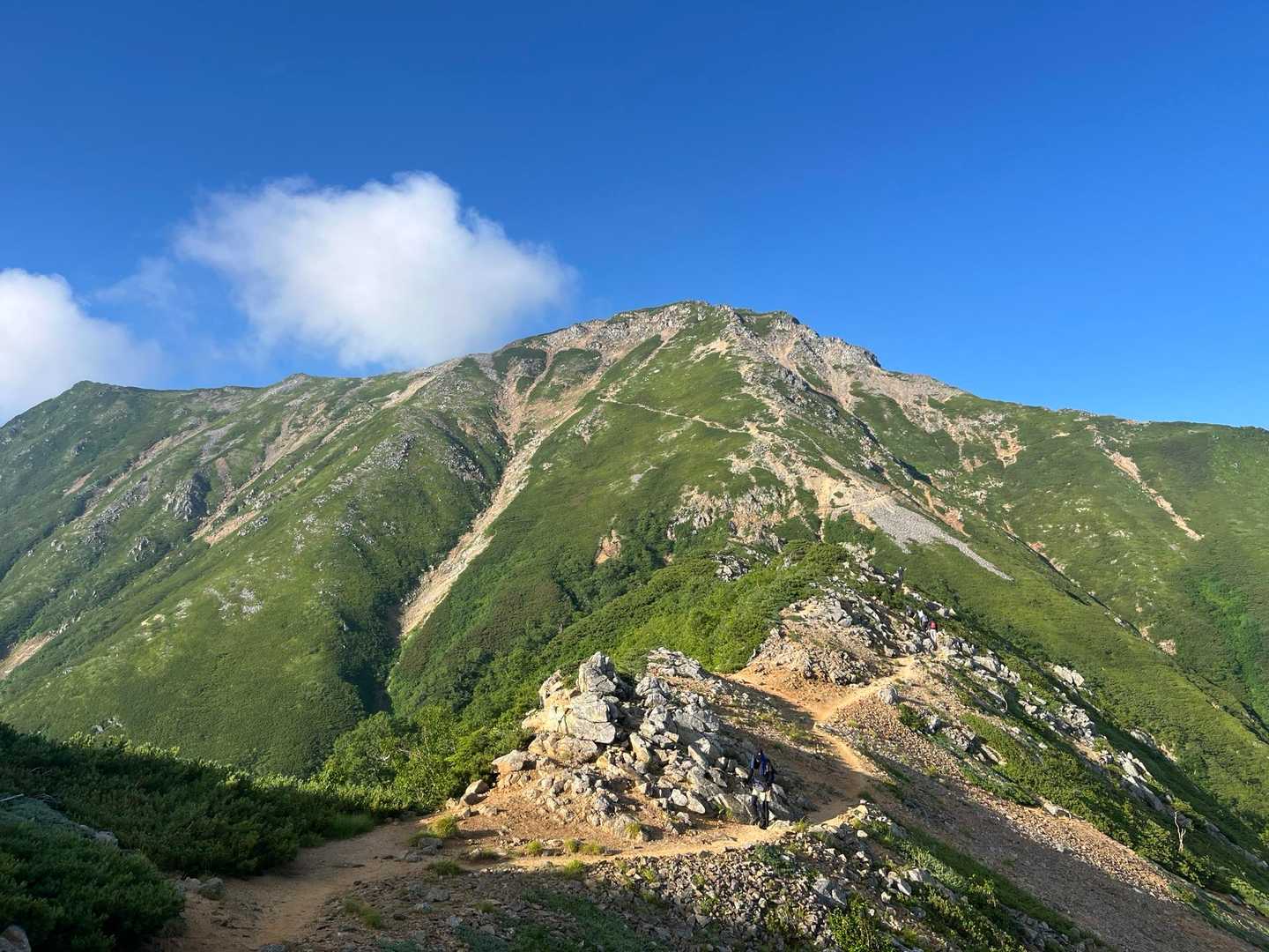 また振り返って大天荘岳！
尖った⛰️もかっこいいけどなー！
優しい山容がいいな！
