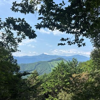 御前山と大岳山
この右膝をやらかしたのはあの辺りだな🤔
と、苦い経験に未だ落ち込みます😞
頑張ろう✊