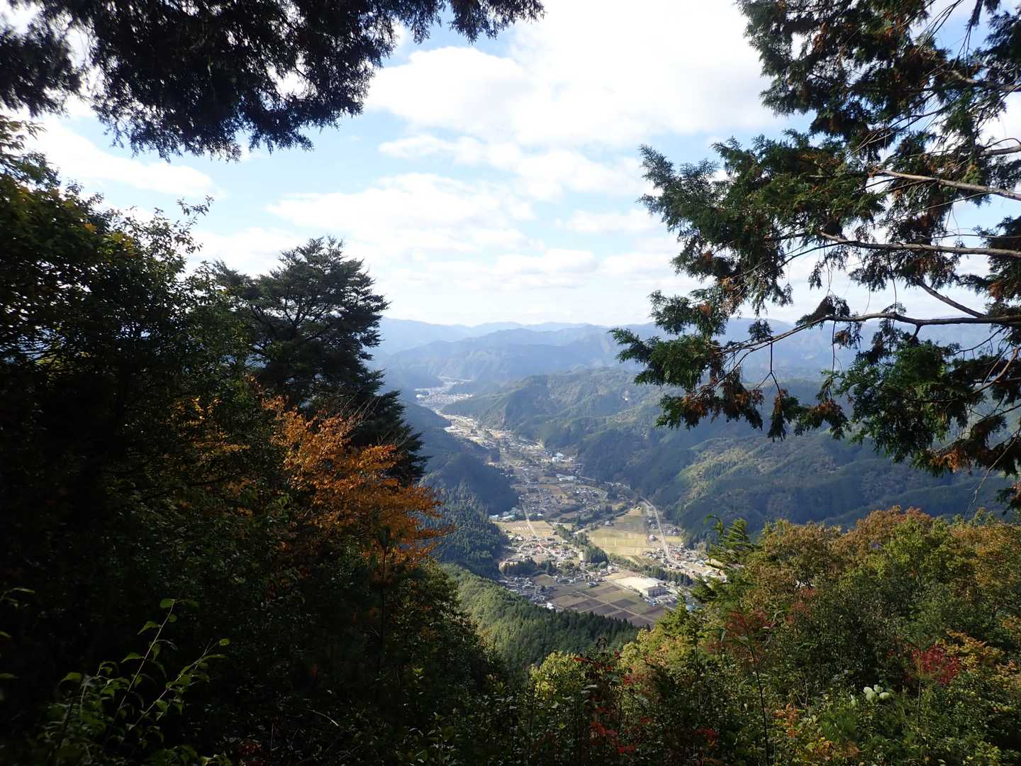 山頂は、南方面のみ開けています