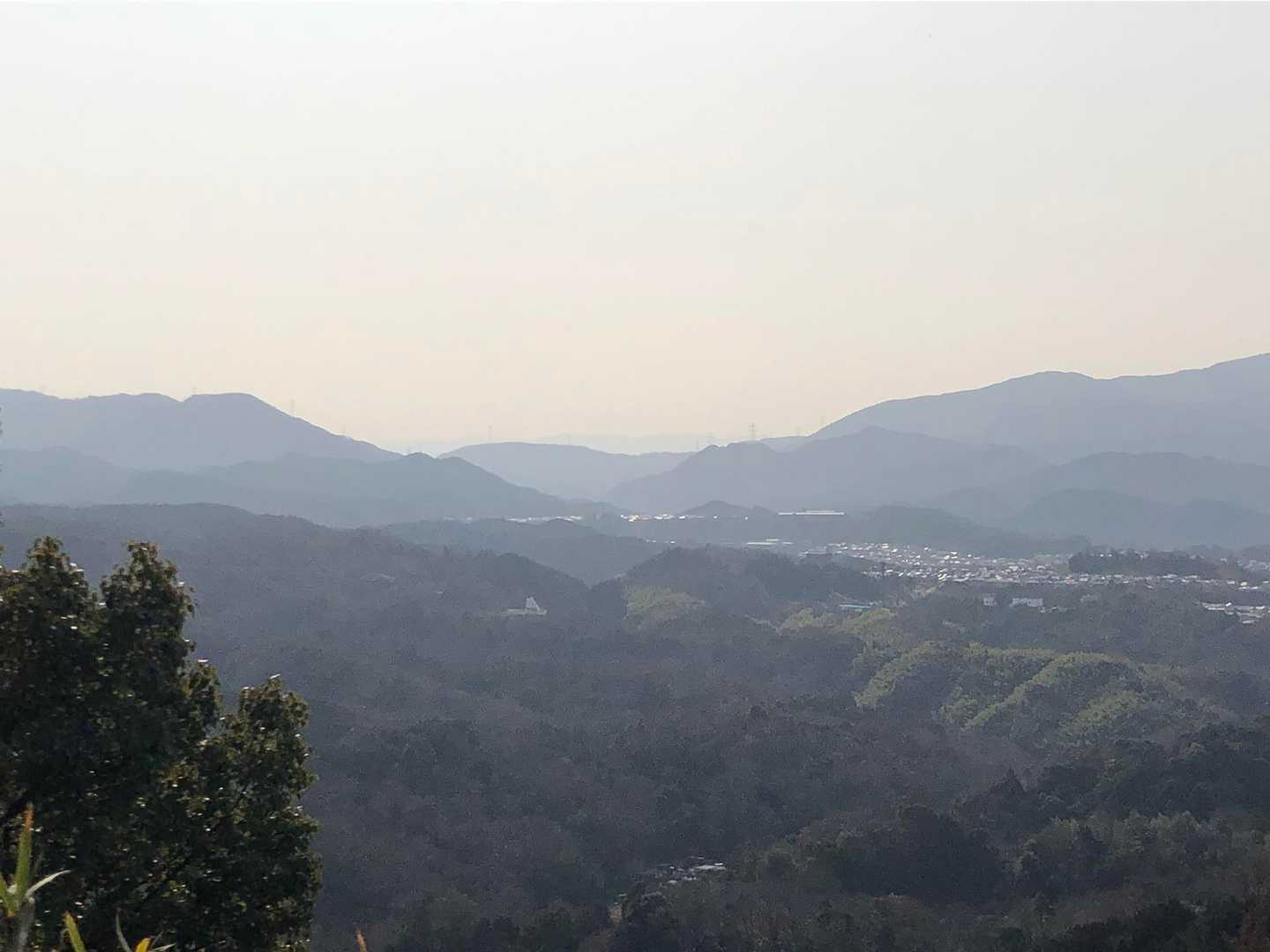 いちばん向こうに高野山🗻