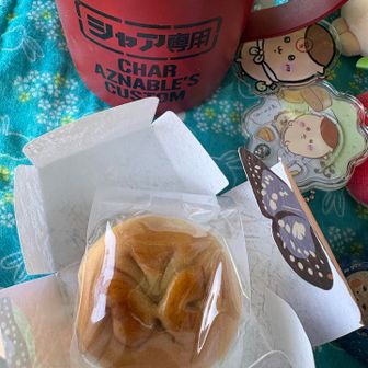 幸成堂の国蝶オオムラサキのお饅頭
栗🌰と紫芋餡が
めちゃ美味しい😋