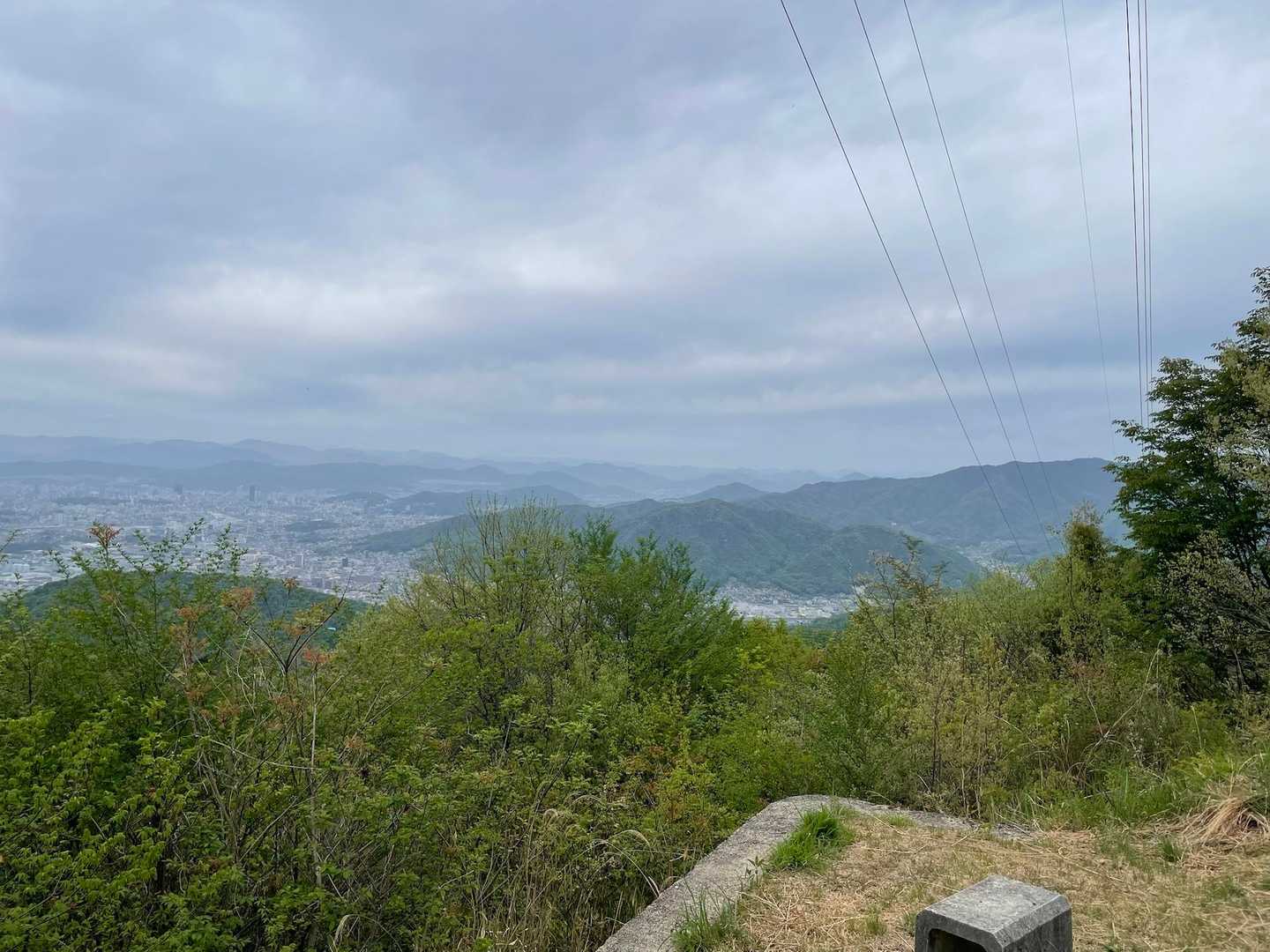 手前は日浦山