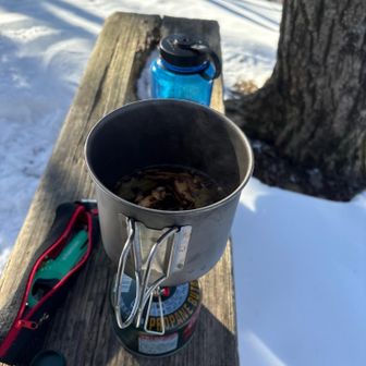 今回は何を思ったのか急に調理器具持ってきて寒いのにパスタなんか作り出してしまった。寒くて最悪