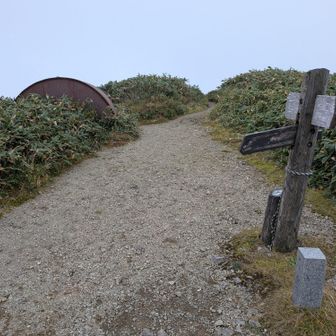 一ノ倉岳。避難小屋あります