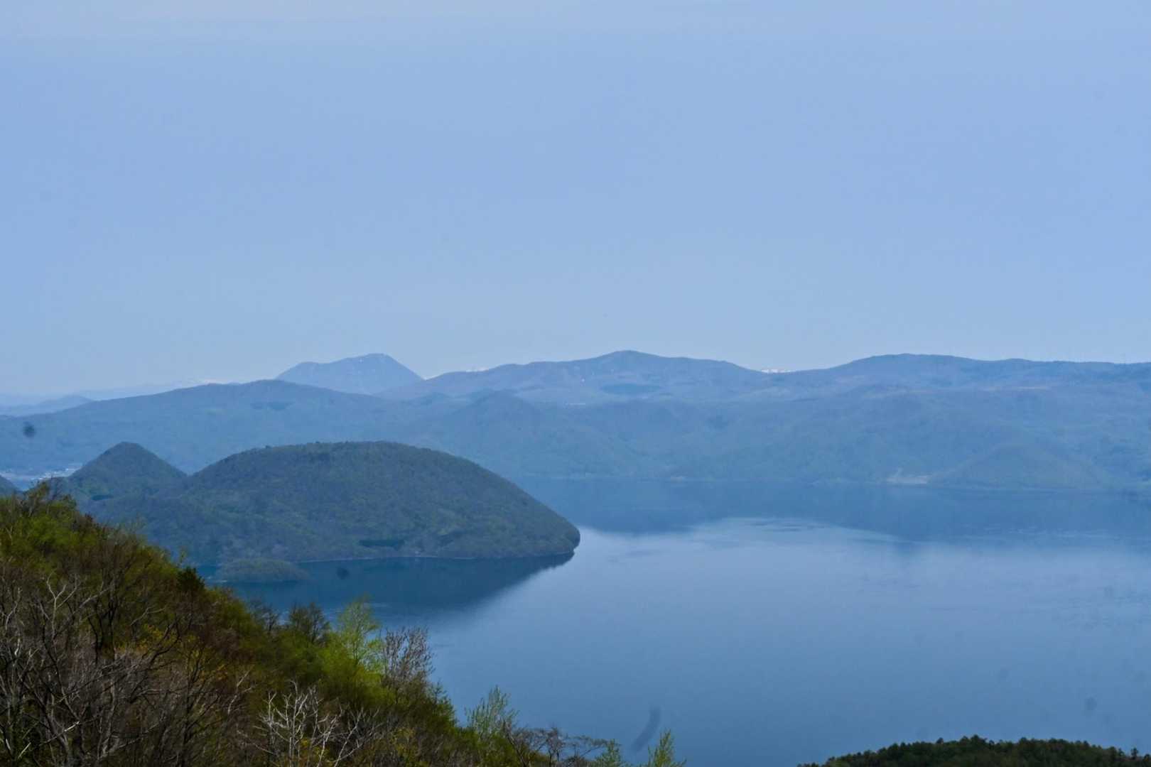 有珠山🚡山頂駅からの
もやっと…洞爺湖