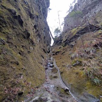 時間あるので望雲台への鎖場を登る⚠️