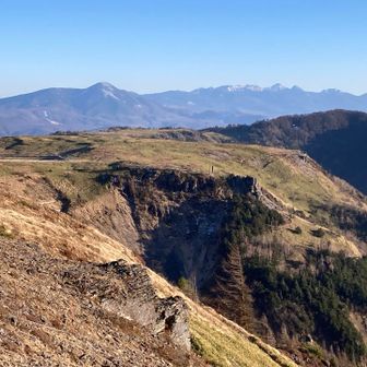 王ヶ頭から烏帽子岩
その先に八ヶ岳
