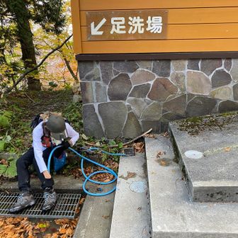 16:00無事下山完了✅

足洗場でぬちゃどろ落としてこ🥾
車で靴履き替えて、お泊まり荷物持って〜