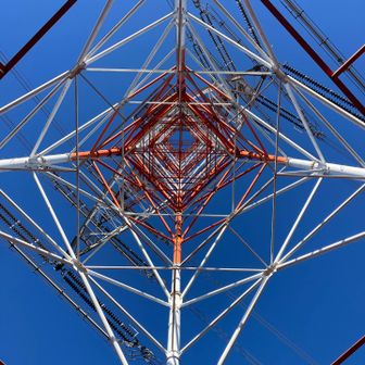 経盛山によりみち。
大きな鉄塔発見📷