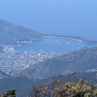港かな
船が一杯で何か良いな
この景色みながら休憩