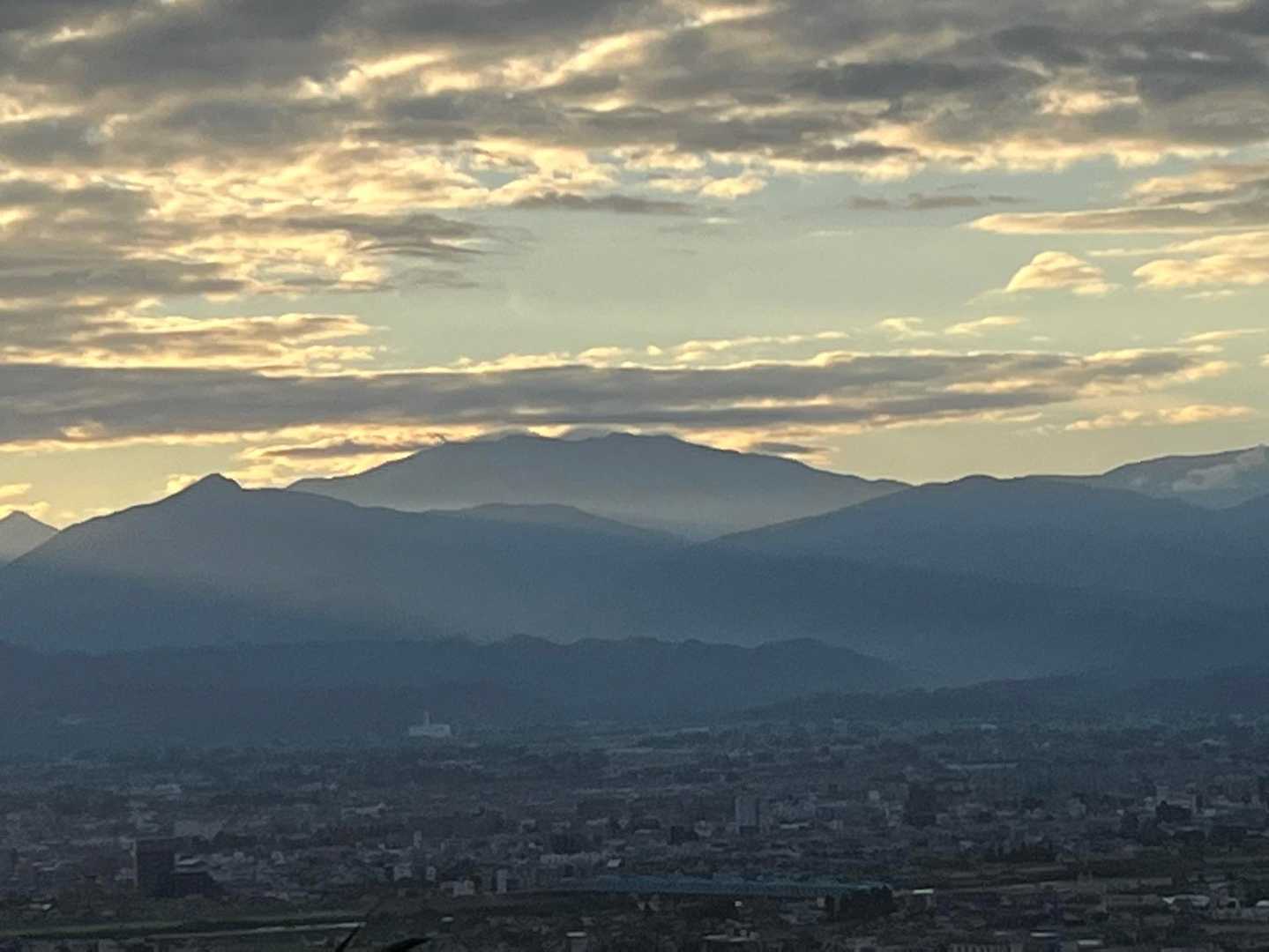 薬師岳も神々しい