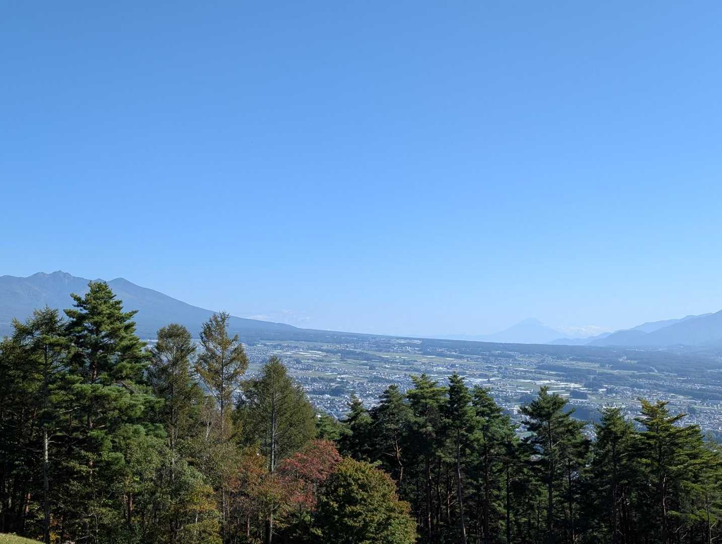 山頂近くからも富士山🗻