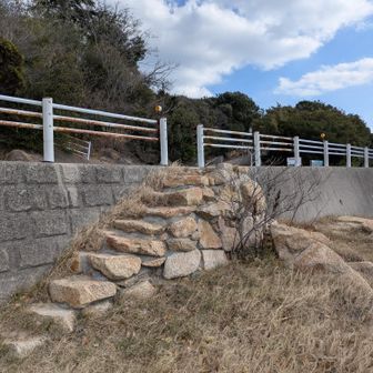 しばし砂浜を歩きます