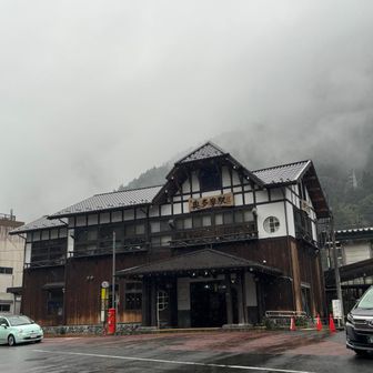 奥多摩駅に着！
気軽かつ安全に奥多摩の山歩き気分を味わいたい人に最適の、ほどよい運動強度と距離が確保されたコースという印象でした
雨の日にちょうどいい