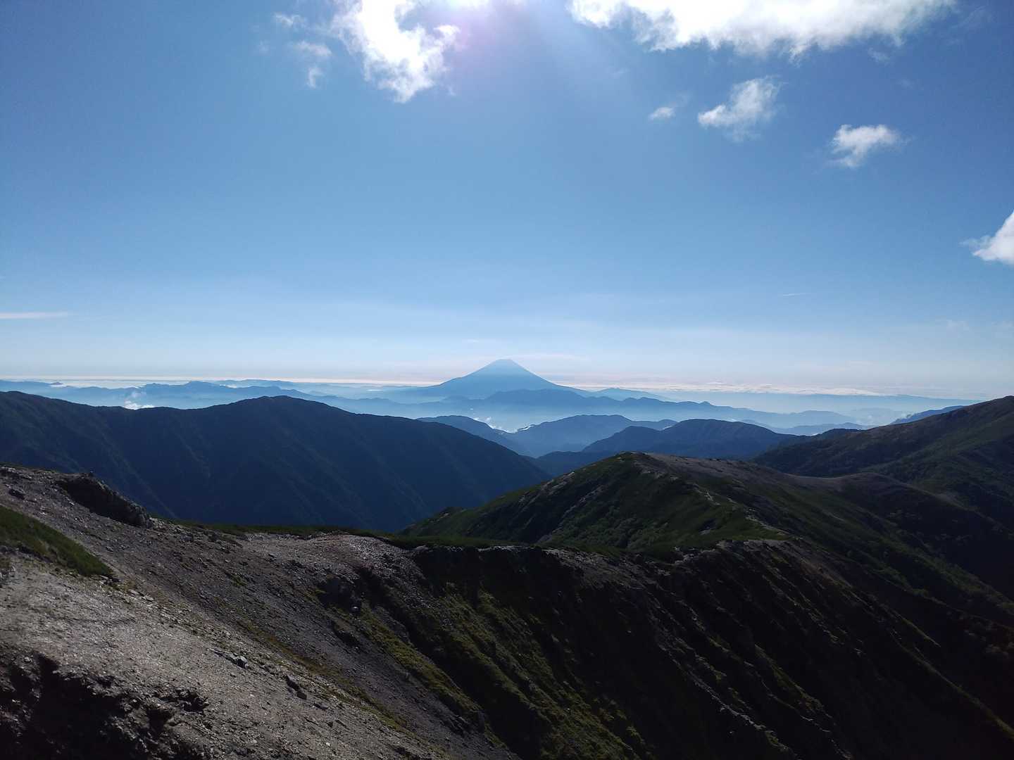 歩いてきた稜線🤗と富士山🗻
一生忘れない思い出になりそうです🤗