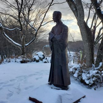 啄木、望郷の像　盛岡にいた時が一番良い時間だったとか…。